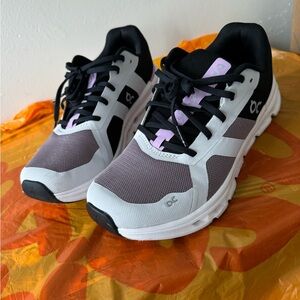 On Women’s Cloudrunner Sneakers Heron/Black